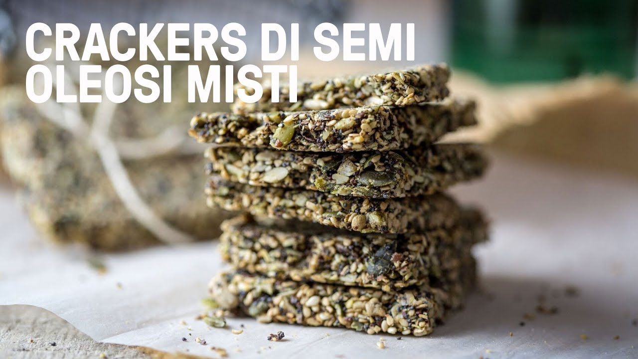 Crackers di farina di semi di lino, mandorle e paprika: ricetta