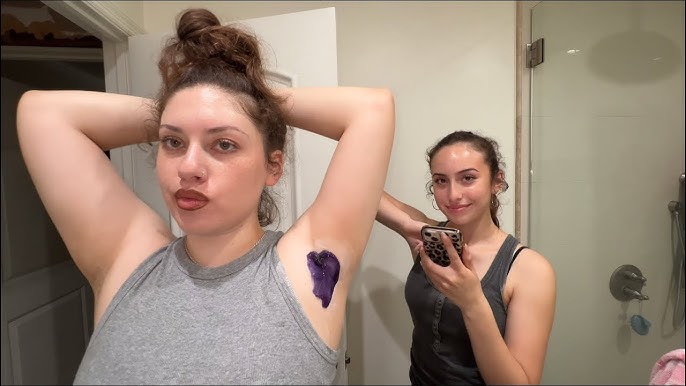 Жетілген шашты порно Ер адам раковинада ит стиліндегі шұлықтағы брюнетканы трахает етеді