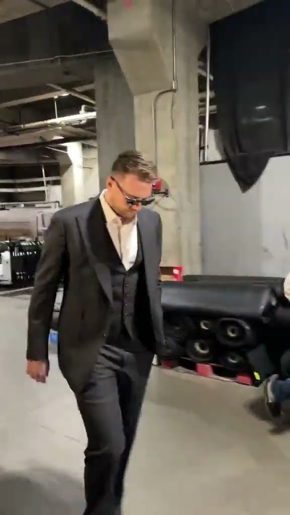 Luka arriving for his Lakers debut ?
