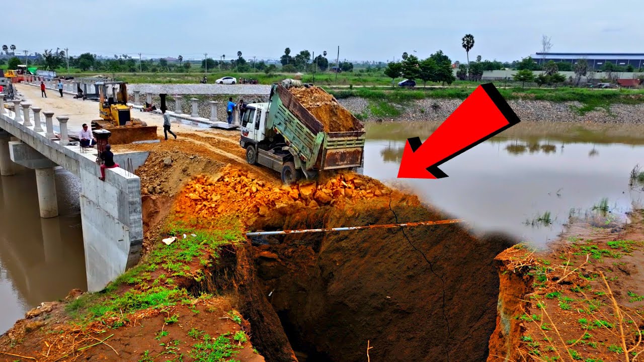 NEW Construction of pouring soil on the bridge is completed by use powerful mini dozer Komat’su 