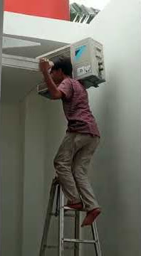 DETIK-DETIK TERJADINYA INSIDEN SAAT MENGANGKAT OUTDOOR AC #shorts #ac #airconditioner