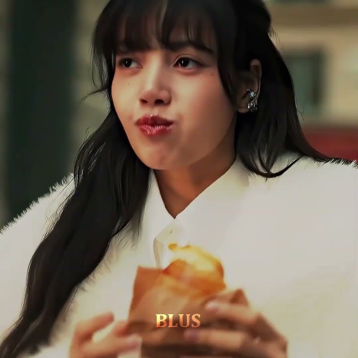 Who is singing??🤔#Lisa #Lalisa #LisaTrend #IconLisa #QueenLisa #LisaSlays#리사 #ลิซ่า #ليسا #莉莎 #Лиса