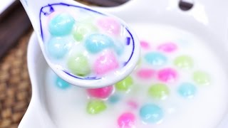 Rice Balls in Sweet Coconut Milk (Thai Dessert) - ขนมบัวลอย (Bua Loy) [4K]