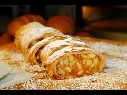 Венский штрудель с яблоком и корицей - YouTube