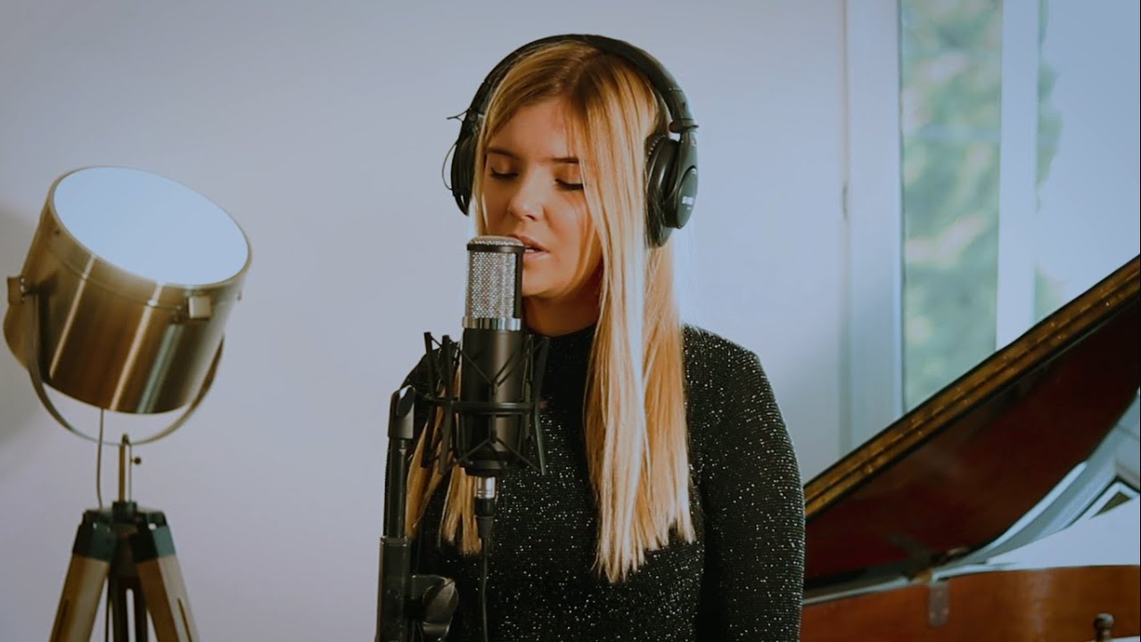 LISA DANN : Elvis Presley - Can't help falling in love