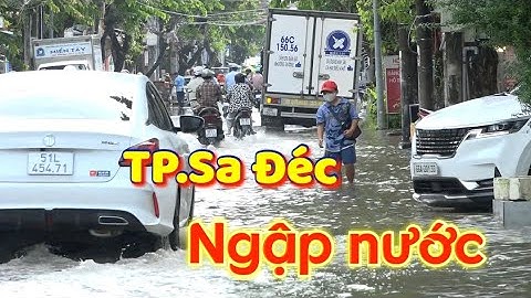 Nhiều tuyến đường ở thành phố Sa Đéc, Đồng Tháp ngập nước do triều cường dâng cao