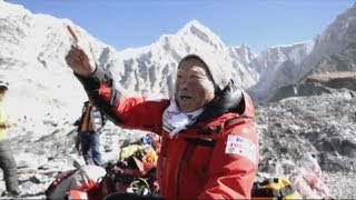 三浦さんカトマンズ到着 「ほっとした」と笑顔