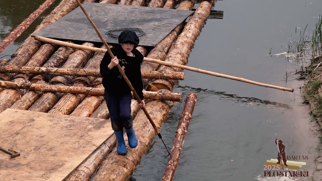 Bārtas plosts 2025. 1. diena. Plostnieki ķeras pie darba.