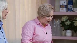 Соблазнительные шоколадные маффины с нежной карамелью и сладким бананом - идеальное лакомство!