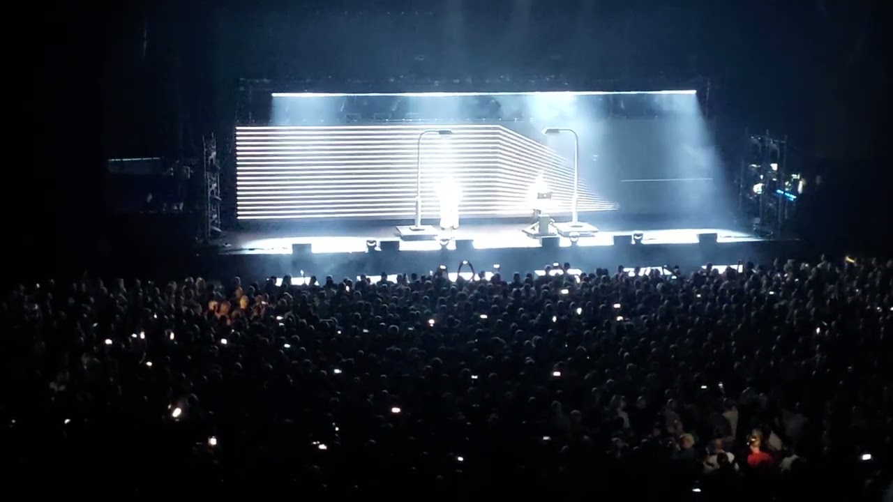 Pet Shop Boys 18 Mei 2022 Afas Live, Amsterdam, Show opening en Suburbia