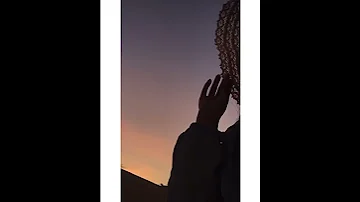 موسيقى ثلاث دقات مع صوت الموج 