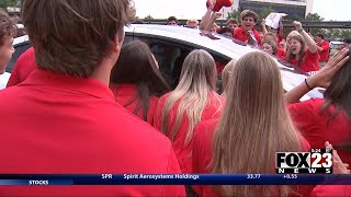 Video: Bishop Kelley students participate in beloved tradition for first day of school screenshot 4