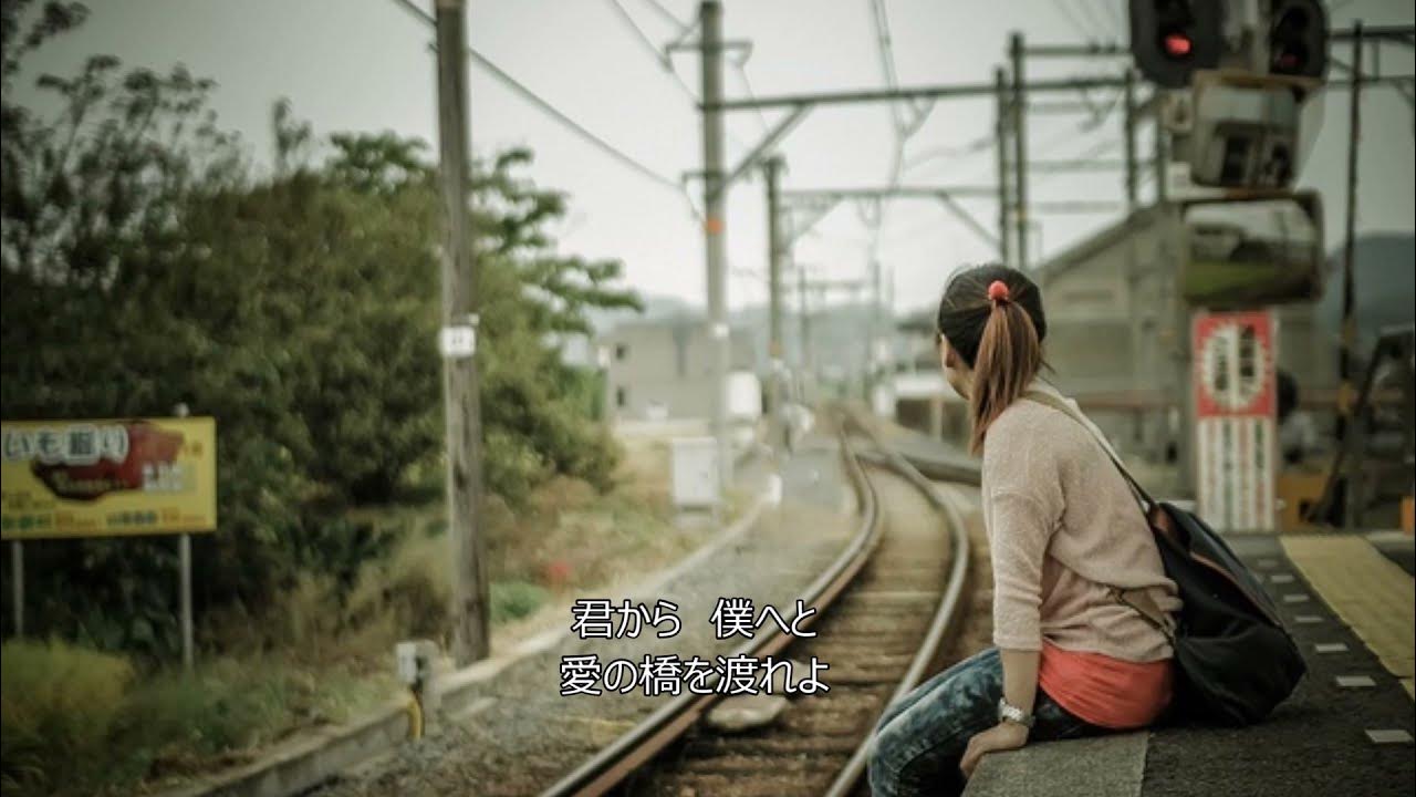 Девушка на вокзале. Мобильник в вагоне. Японскую девушку в поезде. Девушки в метро. Японскую девушку в поезде.