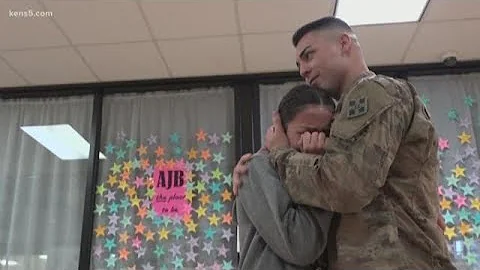 Military servicemember surprises younger sister in return home for the holidays