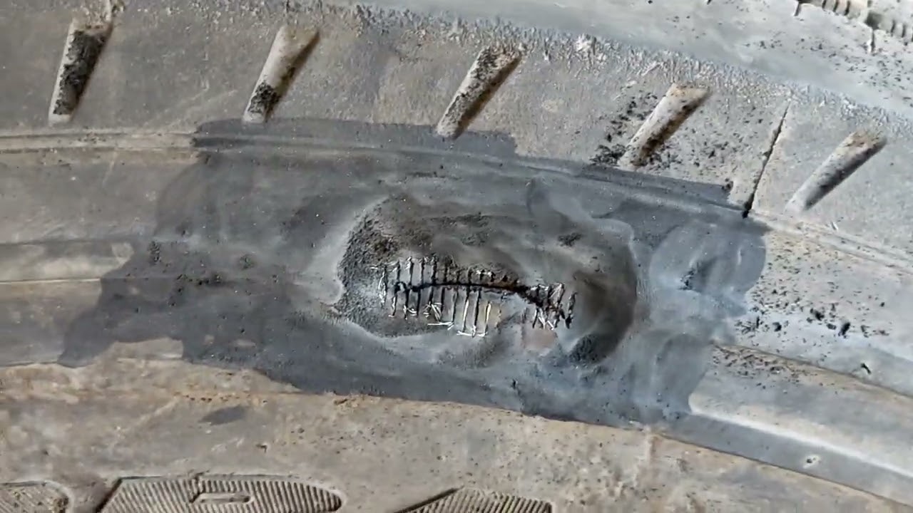 COMO FAZER UMA VULCANIZAÇÃO EM UM PNEU DE CARRETA PASSO A PASSO 😃