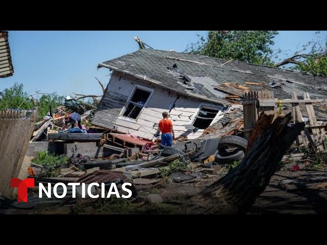 Siete estados fueron el trágico escenario de 19 tornados en unas pocas horas | Noticias Telemundo