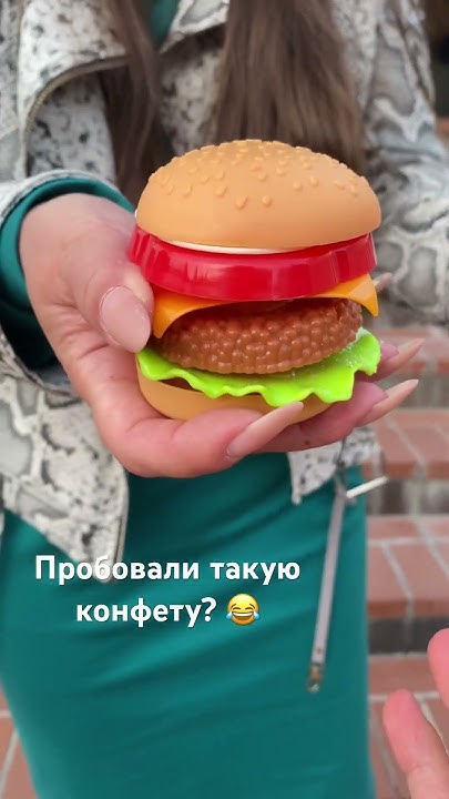 Интересная конфета 😃карамель типа молочная. И отдельно кислый порошок ...
