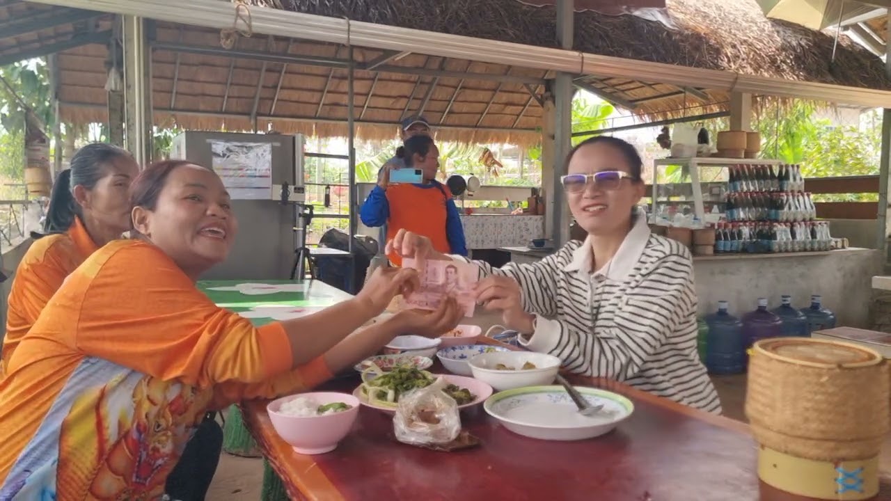 เฮลั่น..ครัวกลางกลางวงข้าว.fcรับโชคมอบให้ป้าเเต๋นจัดซื้อมาถวายแม่ย่า..