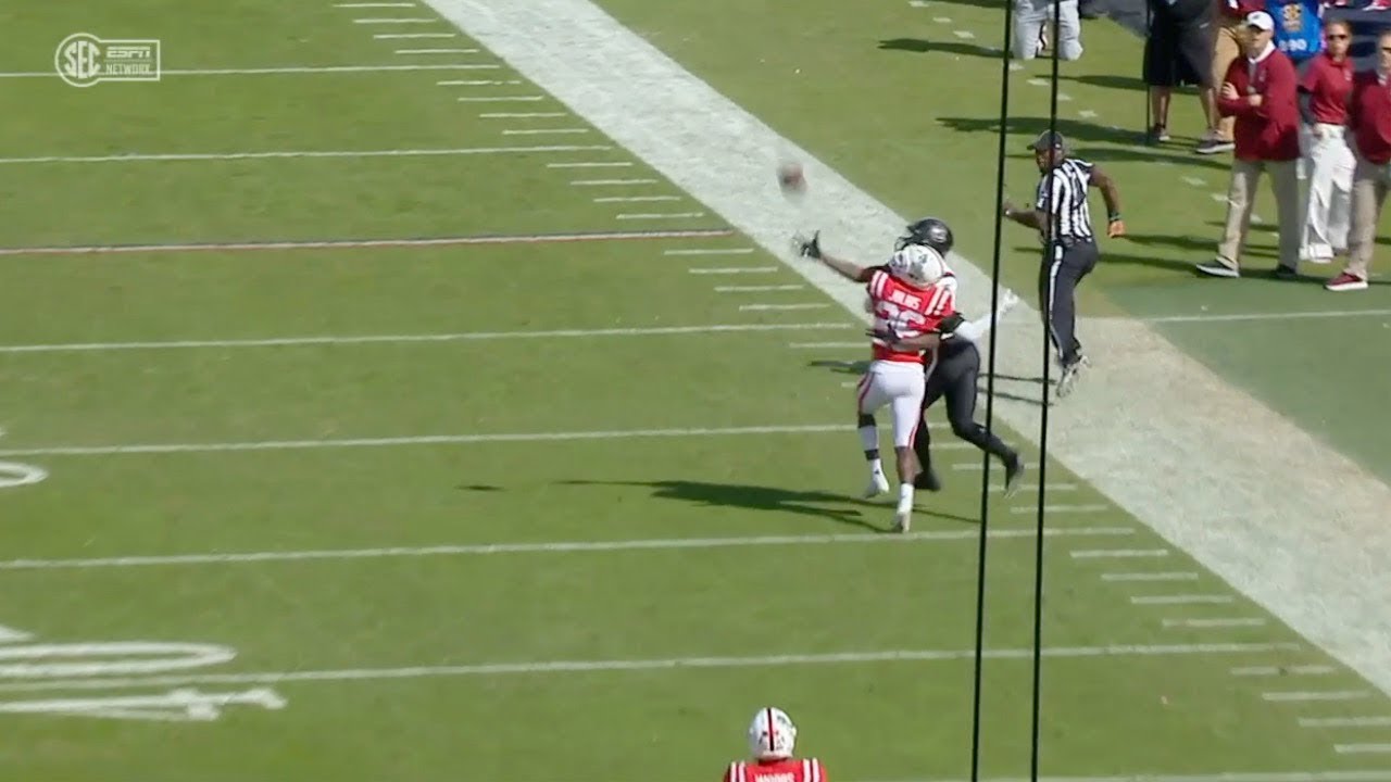 South Carolina's Brian Edwards Makes Amazing One Handed Catch Vs. Ole