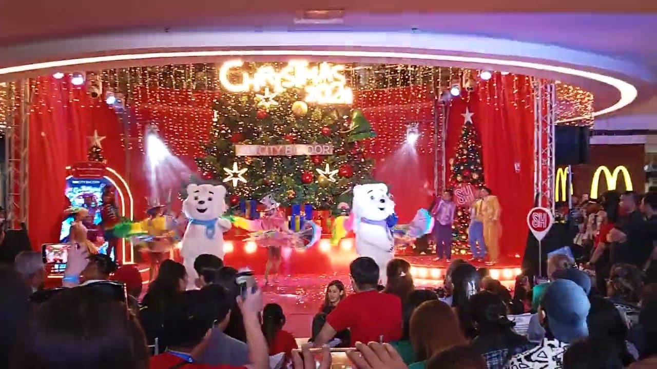 1st in 2024 Grand Magical Christmas Parade #smbacoor #christmas (SM BACOOR) #zeinabharake #zeinab