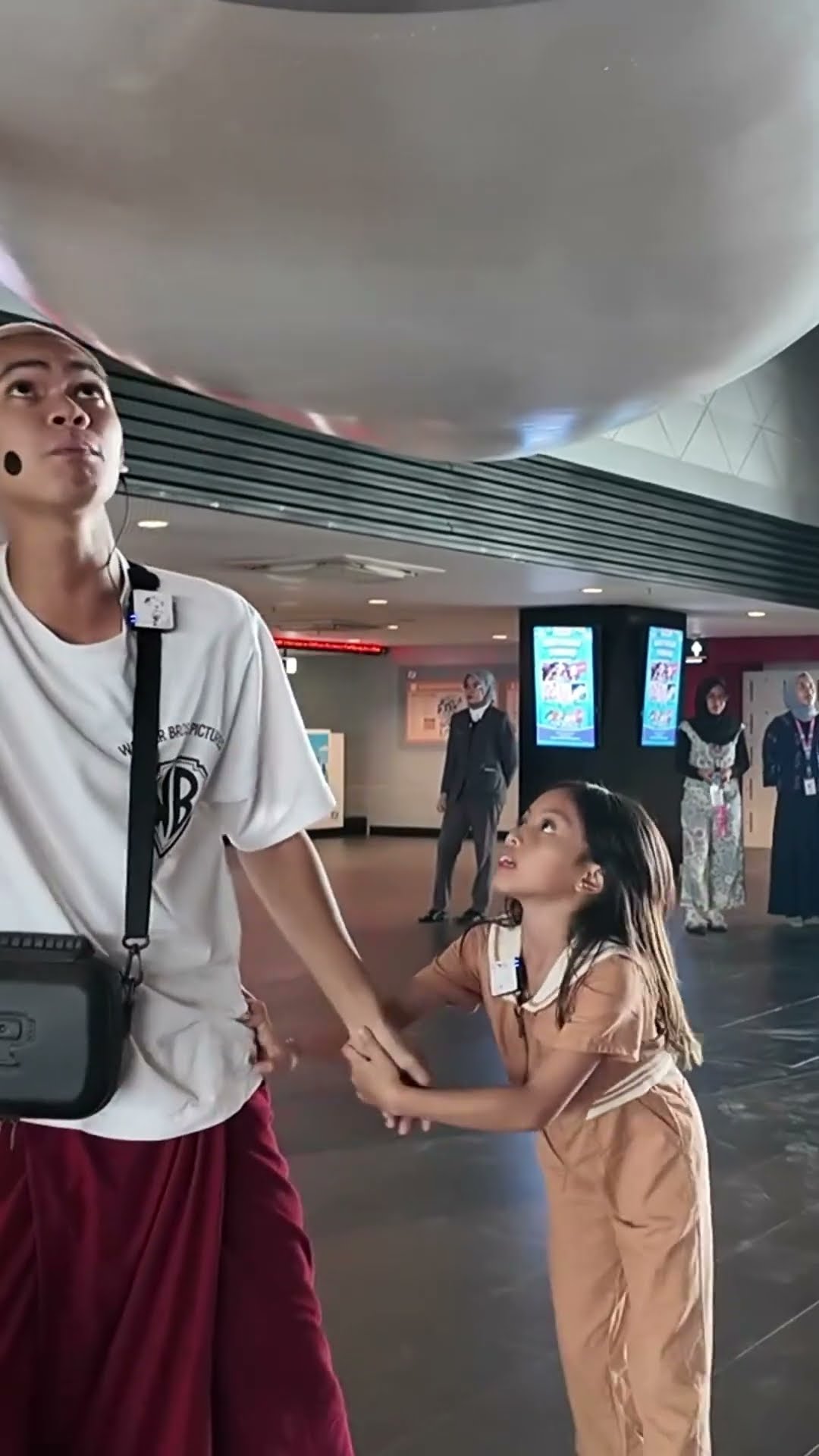 LEIKA MAU KE MANA NIH GUYS ADA YANG BISAS TEBAK GA??? #leika #shorts #viralvideo