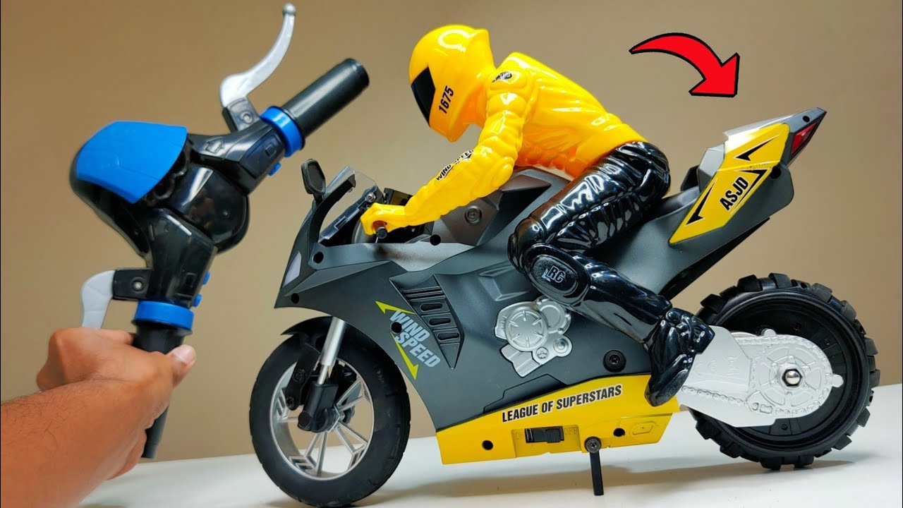 RC Fastest Super Bike Vs RC Futuristic Tron Bike Unboxing & Fight - Chatpat toy tv