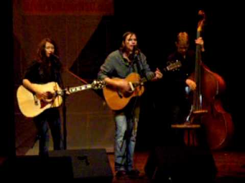 Assista a Sarah Lee Guthrie & Johnny Irion "Kindness " River To River Festival NYC July '09 no YouTube Assista a Sarah Lee Guthrie & Johnny Irion "Kindness " River To River Festival NYC July '09 no YouTube