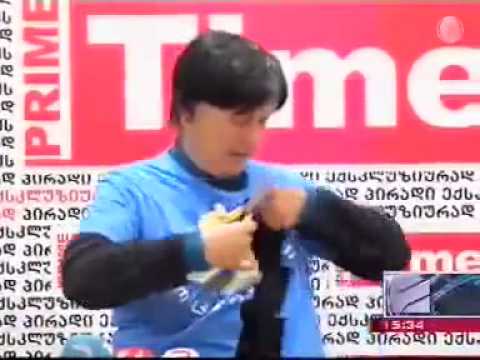 მოშიმშილემ 'ქართული ოცნების' მაისური ტანზე შემოიჭრა