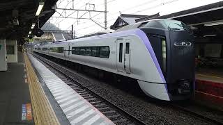 JR東日本中央本線高尾駅を通過するE353系特急かいじ号