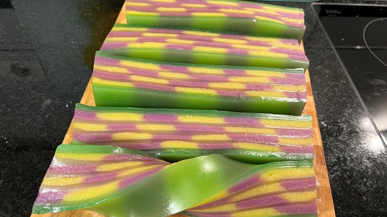 Bánh da lợn truyền thống,đậu xanh khoai môn , vừa ngon vừa đẹp .