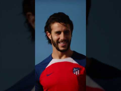 アルバロ・モラタがアトレティコ・マドリードのカメラマンに挑戦してみた😂 (via @Atletico de Madrid/TT) #shorts
