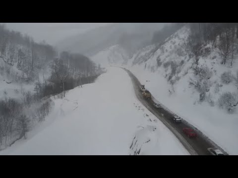 Курортные города Грузии засыпало снегом