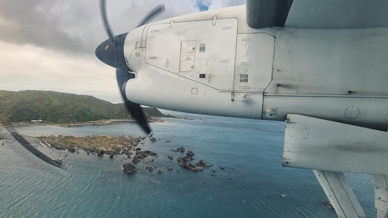 Windy Approach and landing into Wellington | NZ5312 - Dash 8 Q300