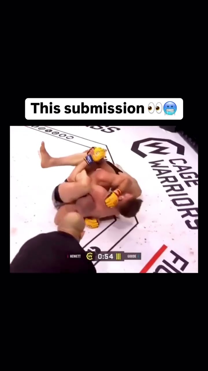 This is crazy ? Via - @cagewarriors #mma #combatsports #knockout