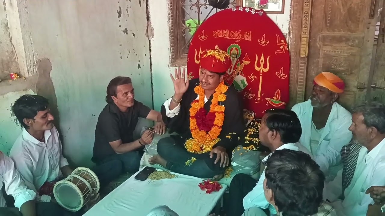 3 મહિના થી જતા રયેલ પાયલબેન ની માનતા સફળ થઇ  માં જહુ ઝાપડી માં  કિરણ ભુવાજી ને પાઘડી પેરવી 