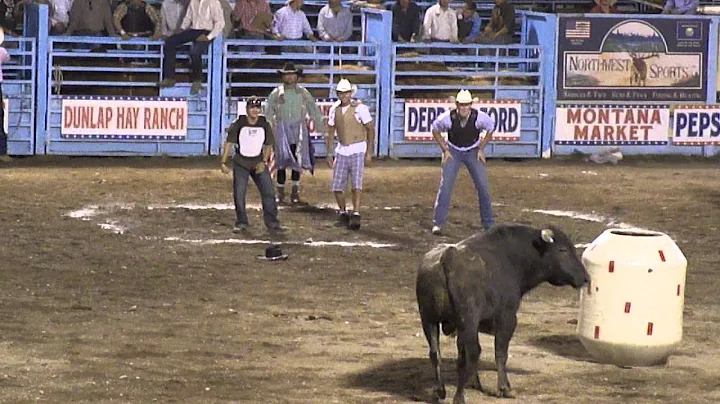 man vs bull, the cowboy poker 2011, Mark Eagles, Brett McKernon, Tyler Feuz