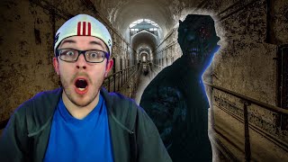 Ghost Hunting in a Haunted Prison! (Phasmophobia)