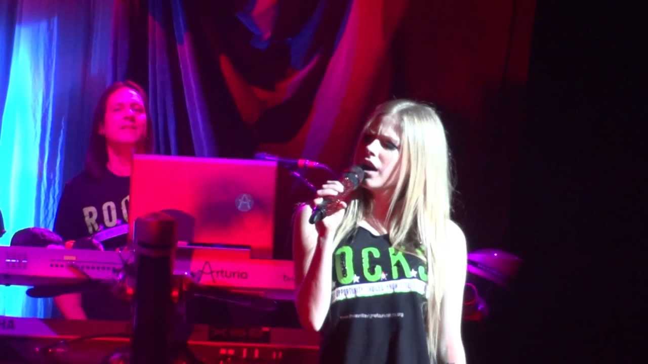 Avril Lavigne Smile Live Montreal 2011 HD 1080P