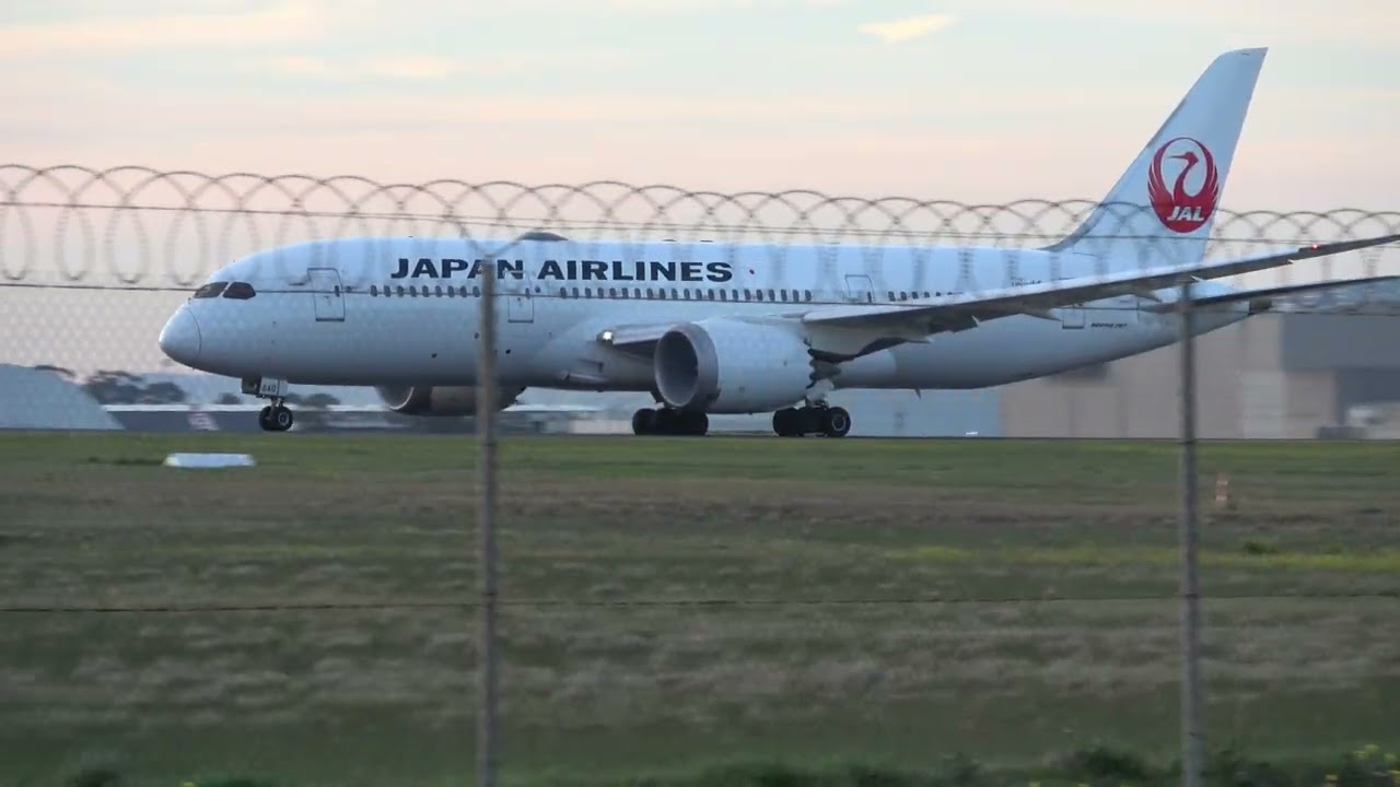 JAPAN AIRLINES BOEING 787 DREAM)LINER TAKE OFF RWY34 YMML AT KILO FULL LENGTHπ¦
π«π«π«π«π«π«βππ¦