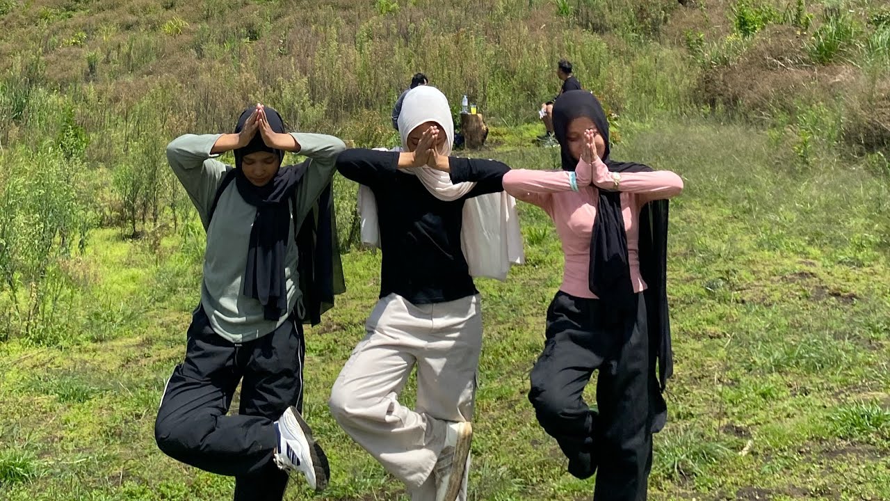 muncak gunung 2000 mdpl ?!!😱 first timee | bukit rimpak - YouTube
