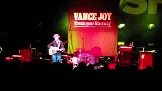 Vance Joy Z104.5 EDGE Christmas Concert #1 pt. 1 20141201 204927