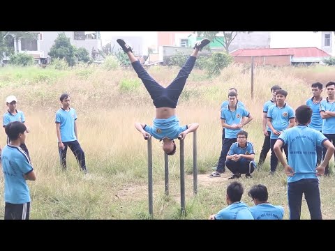 Video Thi môn Thể dục học phần xà kép | Các môn học ở trường... - YouTube
