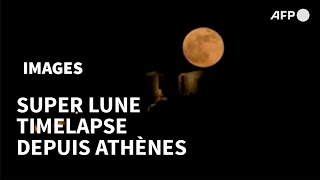 Timelapse de la rare "super lune" se levant sur un temple près d'Athènes | AFP Images screenshot 1