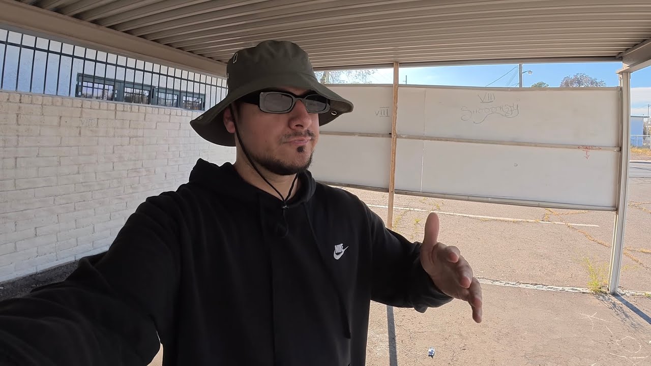 Random Alleyway in Las Vegas - YouTube