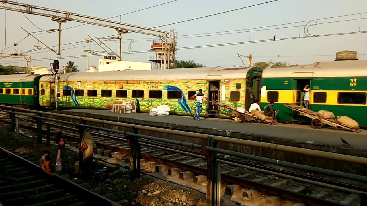 12909 BDTS NZM Garibrath Express Departing From Bandra Terminus - YouTube
