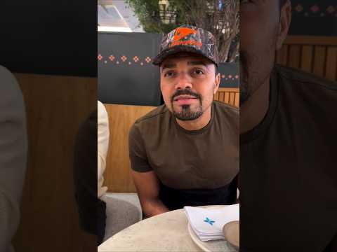 Tirullipa já chegou na mesa pedido pro Wesley Safadão pedir a comida dele