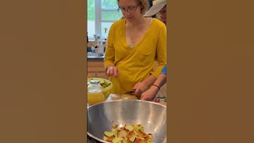 Cooking & Canning Applesauce #canning #applesauce #foodpreparation