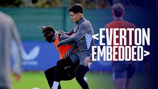 Viduje batų kambario, kai Toffees treniruojasi prieš Spurs!