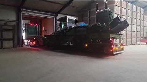 Indoor loading with the lowloader!! | Postma Transport Grijpskerk
