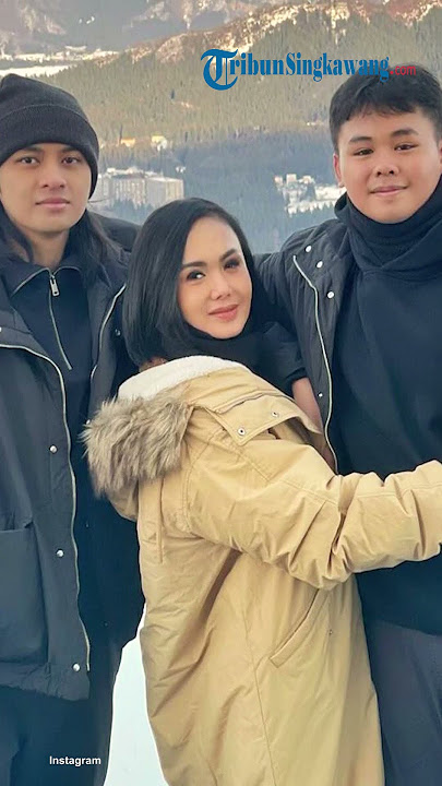 Potret Yuni Shara dan Kedua Anaknya Liburan ke Jepang, Tampil Kece Dengan Jaket Bulu!